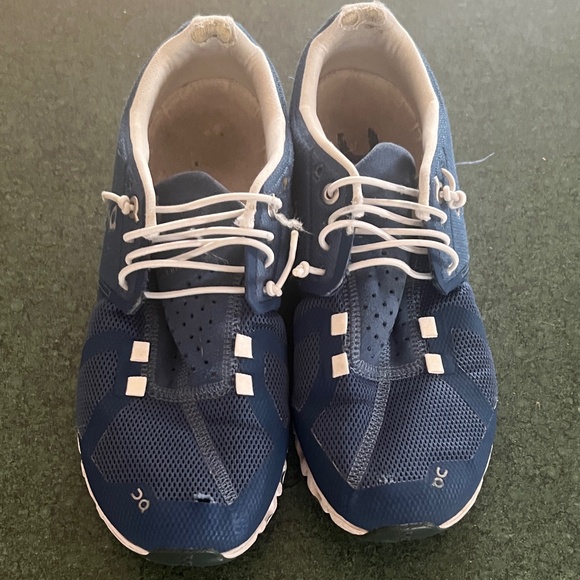 On Running - Picture 2 of 7